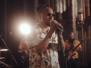 Ir-Sais en band performen 'Chaka' en 'Dreamgirl' tijdens de FunX Music Awards