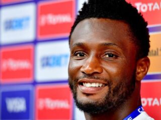 Voetballer Obi Mikel levert contract in en kiest voor familie tijdens coronacrisis