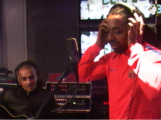 Kempi vertelt Rotjoch over zijn tijd in de gevangenis en laat nieuwe tracks horen