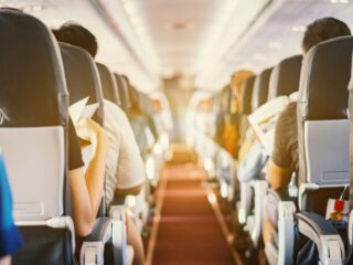 Stressvlekken en paniekaanvallen op Schiphol? Dit moet je doen bij vliegangst