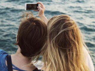"Als je de hele dag selfies maakt, heb je een gedragsstoornis"