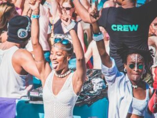Meld je aan en vaar mee met de FunX-boot tijdens de Gay Pride