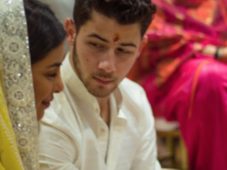 Nick Jonas en Priyanka Chopra verloofd tijdens traditionele ceremonie in India