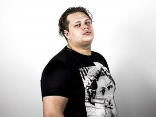 Volg de luistersessie van Esko live op het Rotterdamse metrostation Beurs