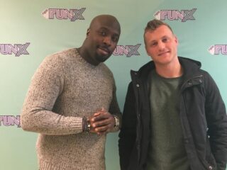 Online comedian Kaj: "Ik deed altijd al een beetje debiel, nu film ik het ook"