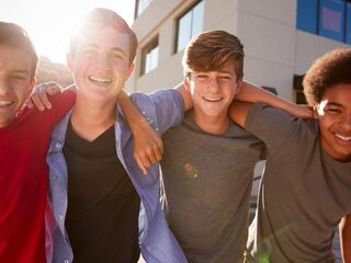 Nederlandse jongeren bovengemiddeld positief over hun leven en gezondheid