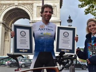 Man fietst in 79 dagen de wereld rond en verbetert wereldrecord