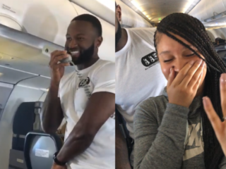 Man doet romantisch huwelijksaanzoek tijdens vlucht naar Aruba