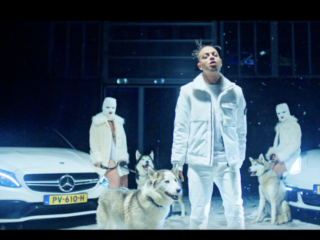 Ronnie Flex aan het flexen in nieuwe 'Nori' video