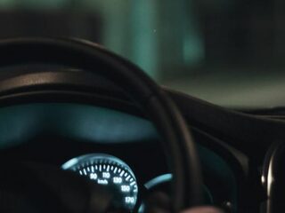 Jarige jongen (18) krijgt 3 boetes nadat rijbewijs een uur geldig is