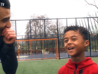 Soufiane Touzani daagt Shane en Justin Kluivert uit