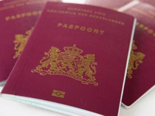 Eerste Nederlander met genderneutrale 'X' in paspoort