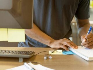 Salariskloof tussen mannen en vrouwen en lager- en hogeropgeleiden blijft groeien