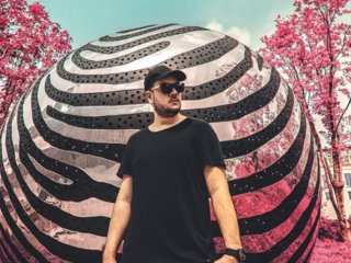 Producer Bas (23) hoe zijn samenwerking met J Balvin tot stand kwam