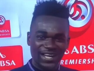 BLUNDER: Voetballer bedankt vrouw en vriendin tijdens tv-interview!