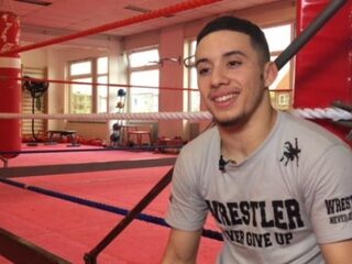 Worstelaar Adam: "Mijn moeder zegt dat ze een betere sporter was dan ik"