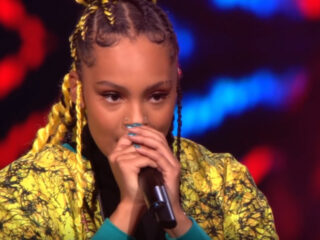 Ali B biedt Zoe Livay contract aan in The Voice