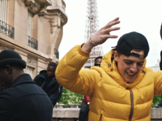 '4x Duurder' stormt hoog de XChart binnen