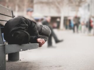 Verplicht thuisblijven: wat als je dakloos bent en nergens heen kan?