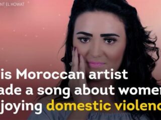WTF: Marokkaanse zangeres verheerlijkt huiselijk geweld