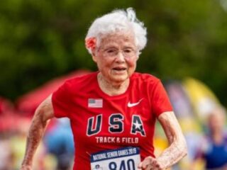 Deze badass vrouw is 103 en killt nog steeds hardloopwedstrijden