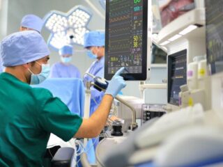 'Ziekenhuizen financieel niet in staat nieuwe coronagolf op te vangen'