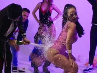 Niet alle vrouwen in videoclips zijn groupies en zij bewijst dat