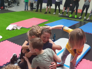 Silvana (29) deed 24 uur burpees voor Australië: "Alles doet pijn"