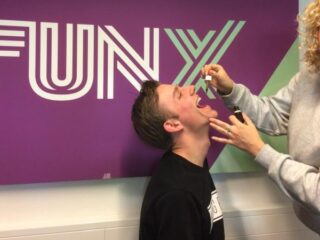 Welk effect heeft wietolie? FunX-dj Sander test het uit!