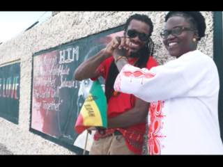 Surinaamse Poppe dropt video van 'Mi Law'-remix met Angelo King & Junior Kelly