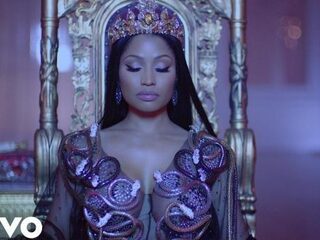 Nicki Minaj neemt plaats op de troon in clip No Frauds met Drake en Lil Wayne