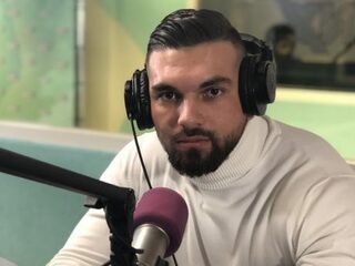 Kosso rapt over Lexxxus, Boef en Ouassima in een Hot Topic-sessie