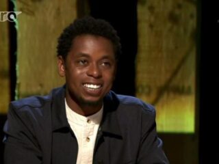 Typhoon emotioneel over racisme en burn-out in 'Zomergasten'