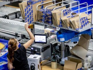 Bol.com stopt verkoop producten met Zwarte Piet