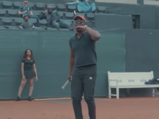 LouisVos laat tennistalent zien in nieuwe clip Tennis