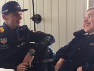 Max Verstappen verrast zwaar gehandicapte fan in Zandvoort na emotionele oproep van moeder