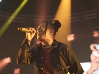 Ronnie Flex sluit jaar met hoogste ups en laagste downs af met spectaculaire show