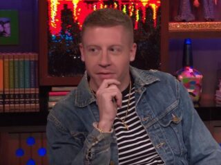 Macklemore vertelt hoe het naaktschilderij van Justin Bieber zijn seksleven verbetert