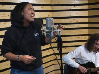 SLOWJAMIFY SESSIONS: Kimberley Janice covert Chris Brown - Grass Ain't Greener