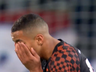 Mo Ihattaren krijgt prachtig applaus van FC Utrecht-supporters