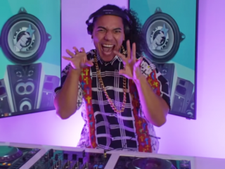 Win toegang tot Freddy Moreira's Mansion bij FunX