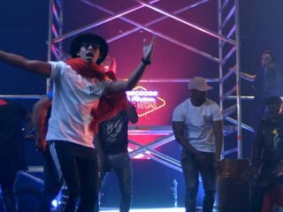 GLOWINTHEDARK met SFB in Elleke Keer clip