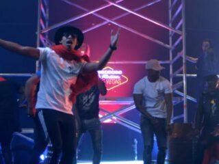 GLOWINTHEDARK met SFB in Elleke Keer clip