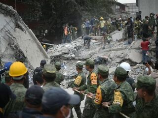 Mexico volgt met spanning de redding van 12-jarige Frida die nog levend onder puin ligt