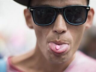 Vriendengroep denkt wijn te drinken, maar het blijkt MDMA te zijn