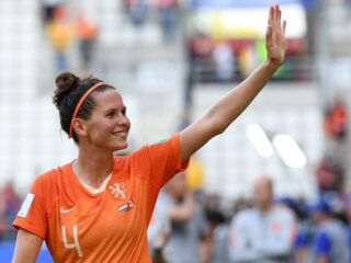 Oranje Leeuwin steunt voetballer die niet uit de kast durft te komen