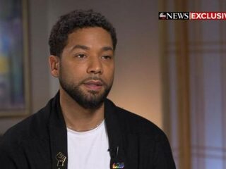 Jussie Smollett nu officieel verdacht mishandeling in scène te hebben gezet