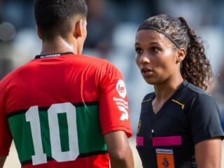 Wordt Shona Shukrula de eerste vrouwelijke scheidsrechter in betaald voetbal?