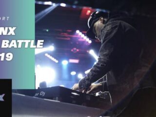 Zoë doet dj-quiz met bezoekers tijdens de FunX Dj Battle!
