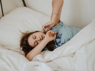 Deze veelvoorkomende ochtendrituelen zijn eigenlijk slecht om mee wakker te worden